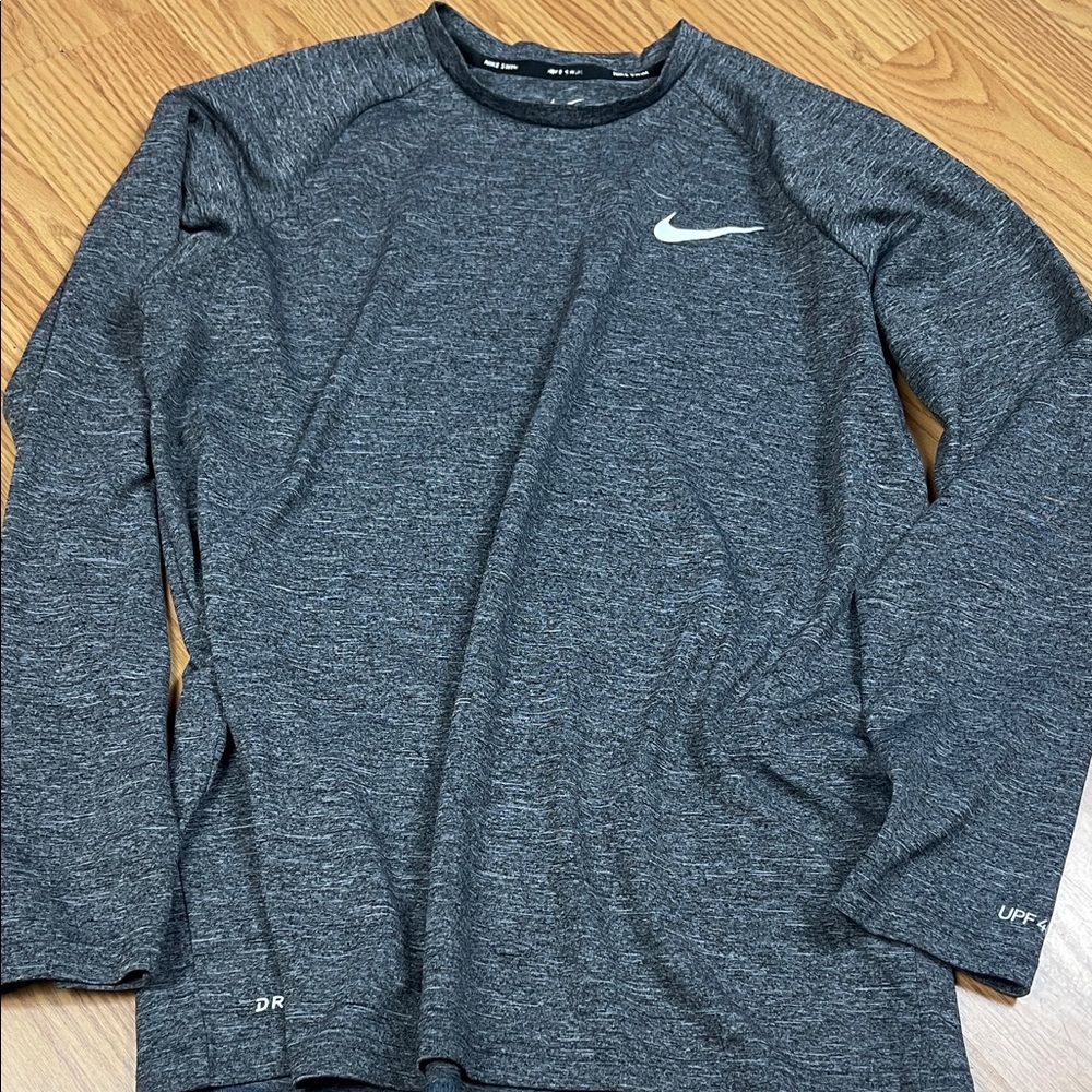 Nike Swim Men’s Dri-FIT Essential Hydroguard Long Sleeve Rash Guard Heather Grey